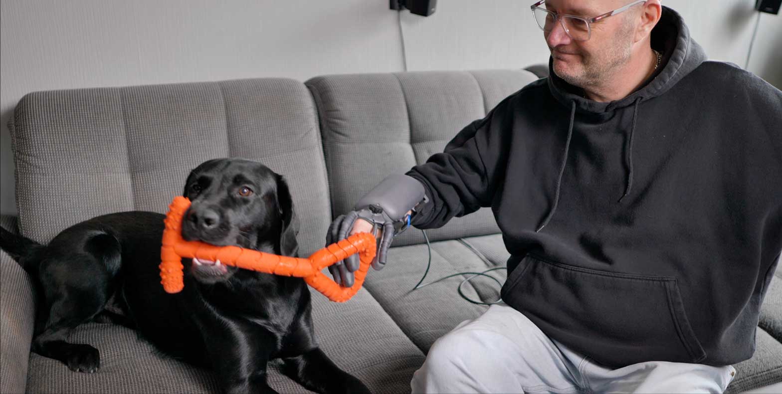 Anwender Matthias mit Hund quer