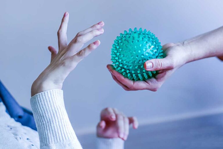 Messebild_Zerebralparese-Therapie-mit-Ball